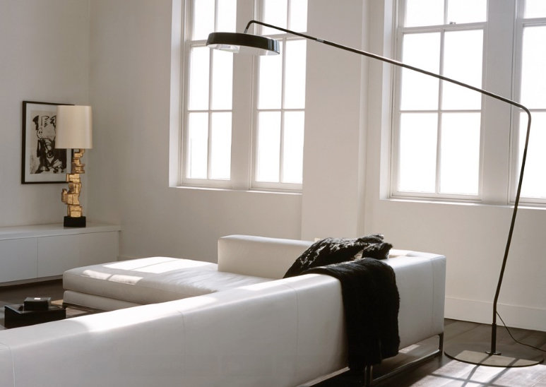 Фотография: Гостиная в стиле Хай-тек, Декор интерьера, Малогабаритная квартира, Квартира, Дома и квартиры, Советы, Зеркало – фото на INMYROOM Фотография: Гостиная в стиле Хай-тек, Декор интерьера, Малогабаритная квартира, Квартира, Дома и квартиры, Советы, Зеркало – фото на INMYROOM