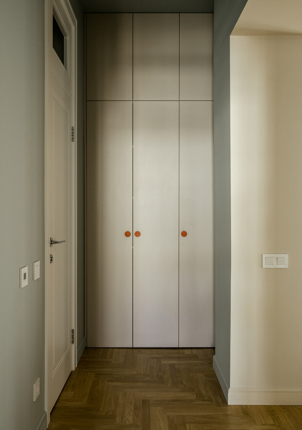 Фотография: Прихожая в стиле Эклектика, Квартира, Проект дня, Минск, Сталинка, 2 комнаты, 60-90 метров, Елена Ерашевич, современный с элементами эклектики, винтажный/классический – фото на INMYROOM