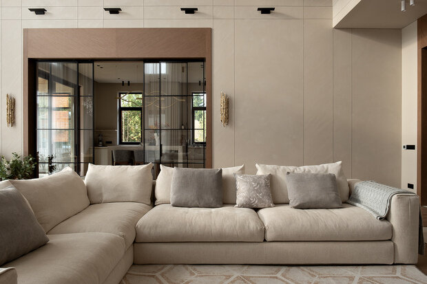 Фотография: Гостиная в стиле Современный, Минимализм, Дом, Проект дня, Дом и дача, Московская область, 4 и больше, Более 90 метров, Барвиха, современный с элементами классики и роскоши – фото на INMYROOM