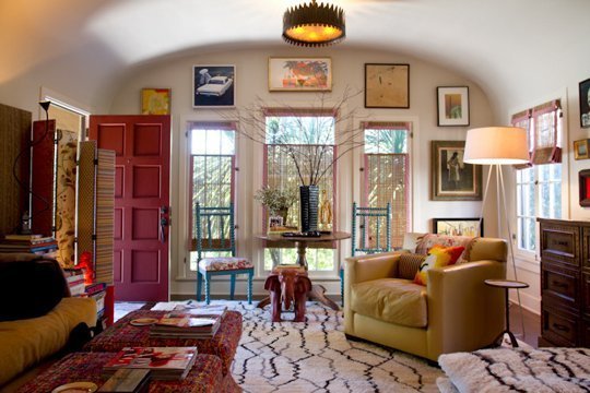 Фотография: Гостиная в стиле Эклектика, Декор интерьера, Мебель и свет, Декор дома, Советы, Ковер – фото на INMYROOM Фотография: Гостиная в стиле Эклектика, Декор интерьера, Мебель и свет, Декор дома, Советы, Ковер – фото на INMYROOM