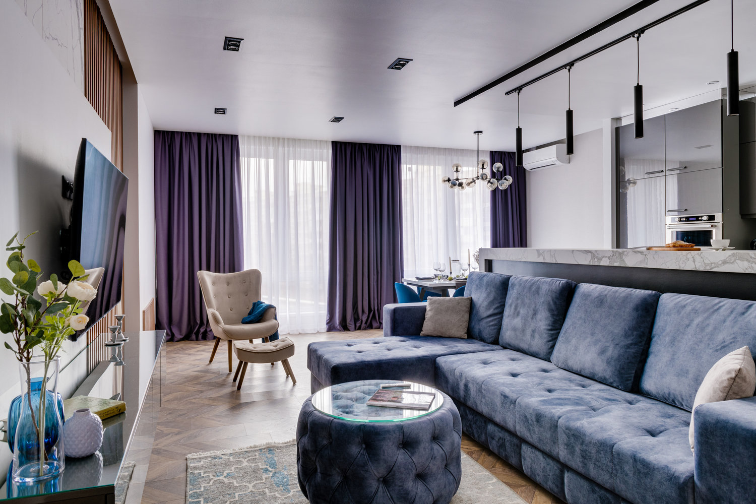 Фотография: Гостиная в стиле Современный, Квартира, Проект недели, Мытищи, 4 и больше, Более 90 метров, Анна Шаповалова – фото на INMYROOM Фотография: Гостиная в стиле Современный, Квартира, Проект недели, Мытищи, 4 и больше, Более 90 метров, Анна Шаповалова – фото на INMYROOM