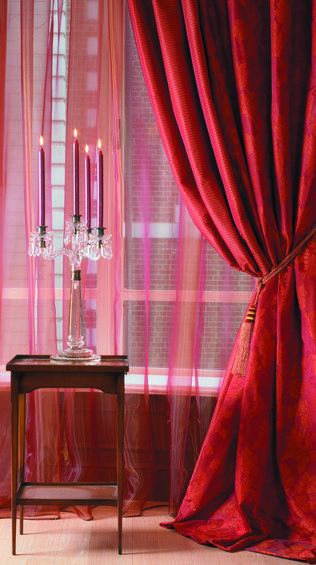 Фотография: Декор в стиле Классический, Декор интерьера, Дизайн интерьера, Мебель и свет, Цвет в интерьере, Стены, Розовый, Фуксия – фото на INMYROOM
