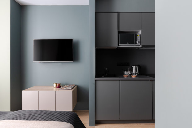 Фотография: Кухня и столовая в стиле Минимализм, Скандинавский, Современный, Декор интерьера, Студия, Отель, Санкт-Петербург, 4 и больше, до 40 метров, Более 90 метров, L'Academie Design – фото на INMYROOM