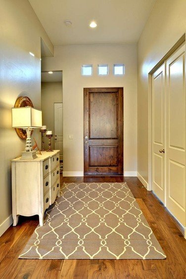 Фотография: Прихожая в стиле Классический, Интерьер комнат, Ковер – фото на INMYROOM