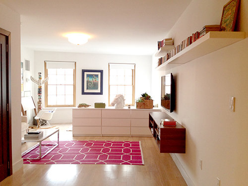 Фотография: Гостиная в стиле Современный, Скандинавский, Декор интерьера, Малогабаритная квартира, Студия, США, Планировки, Аксессуары, Декор, Прочее, Минимализм, Переделка – фото на INMYROOM Фотография: Гостиная в стиле Современный, Скандинавский, Декор интерьера, Малогабаритная квартира, Студия, США, Планировки, Аксессуары, Декор, Прочее, Минимализм, Переделка – фото на INMYROOM