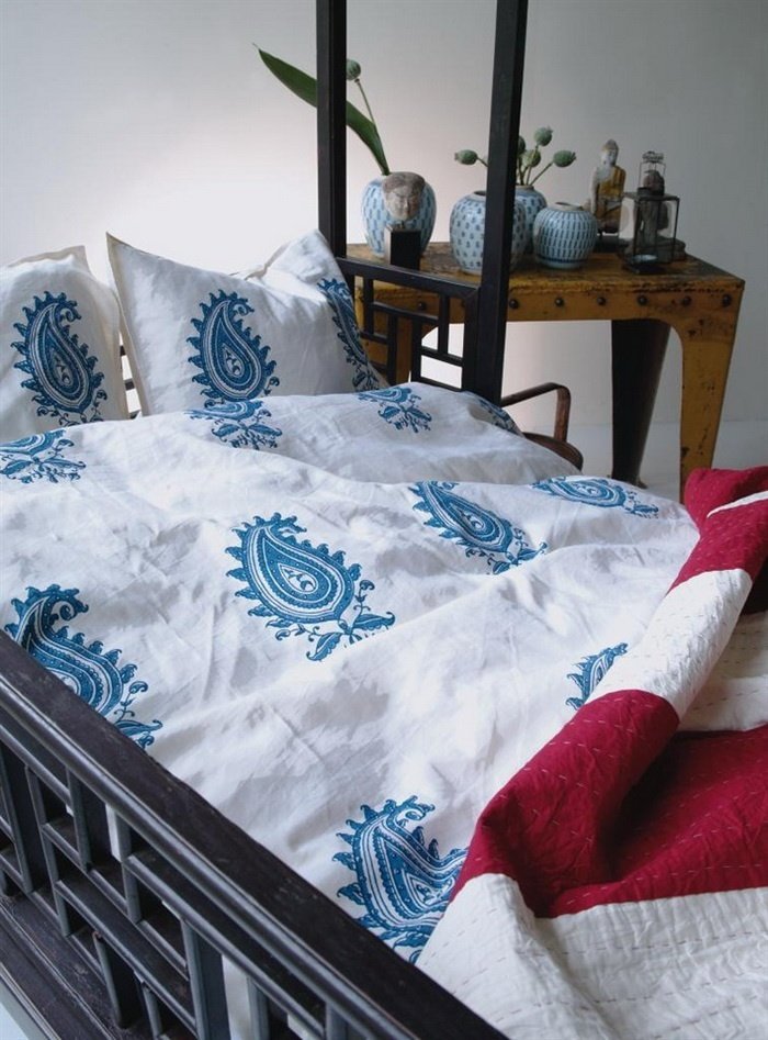 Фотография: Спальня в стиле Прованс и Кантри, Современный, Восточный, Декор интерьера, Декор дома, Ковер – фото на INMYROOM Фотография: Спальня в стиле Прованс и Кантри, Современный, Восточный, Декор интерьера, Декор дома, Ковер – фото на INMYROOM