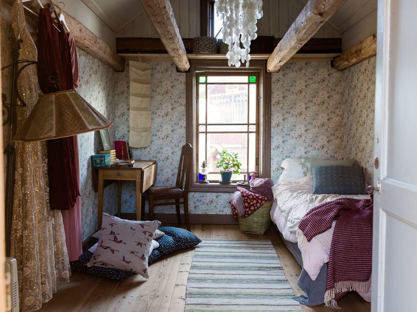 Фотография: Спальня в стиле Прованс и Кантри, Скандинавский, Эклектика, Дом, Швеция, Дача, Дом и дача, 4 и больше – фото на INMYROOM