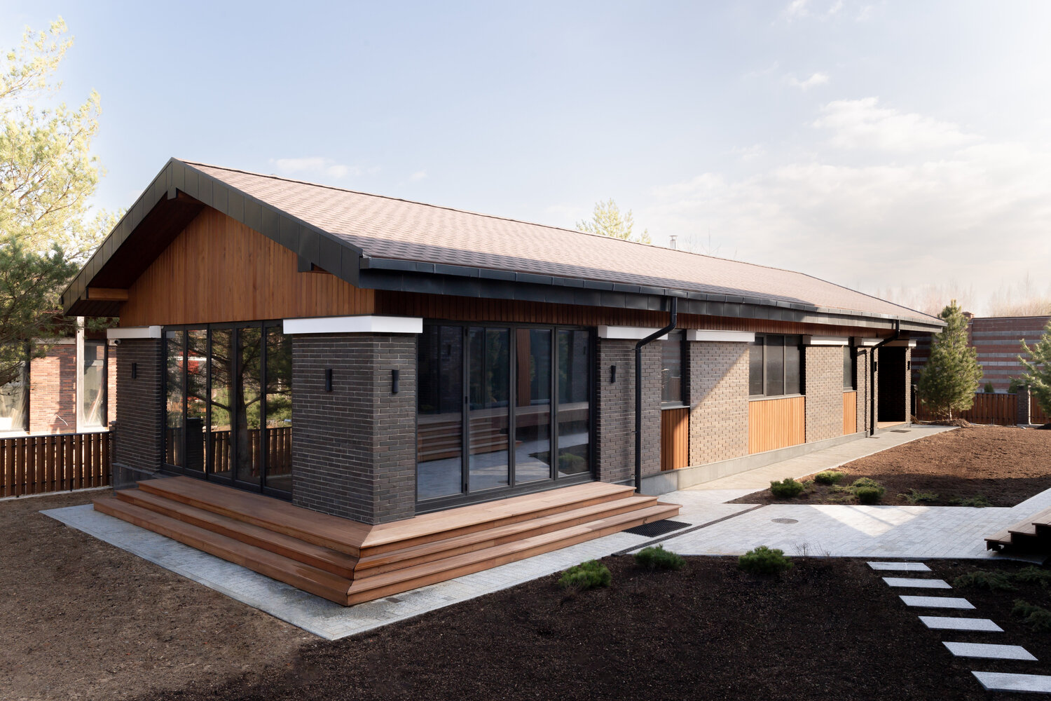 Фотография: Ландшафт в стиле , Современный, Дом, Проект дня, Подмосковье, Дом и дача, Мытищи, 2 комнаты, Более 90 метров, Монолитно-кирпичный, Дарья Големинова – фото на INMYROOM Фотография: Ландшафт в стиле , Современный, Дом, Проект дня, Подмосковье, Дом и дача, Мытищи, 2 комнаты, Более 90 метров, Монолитно-кирпичный, Дарья Големинова – фото на INMYROOM