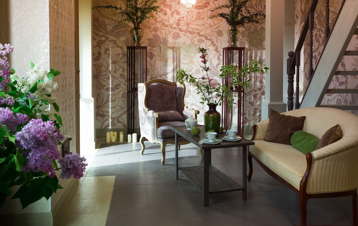 Фотография: Гостиная в стиле Прованс и Кантри, Классический, Country Corner, Белый, Переделка, Дача, Зеленый, Бежевый, Серый, Оранжевый, Коричневый, Веранда, Подмосковье, Дом и дача, Фазенда, «7 цветов – декор», ENS Group, Home Melody, MV-Light, «Амадей», «Европласт», АСЕ Paint, Affresco, ТД Вишера, Академия Окон, Карина Ольгинская, Тимофей Пронькин, усадебный стиль, дачная гостиная – фото на INMYROOM