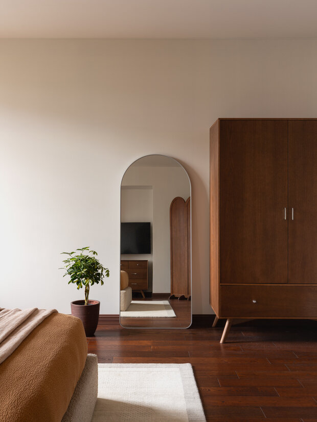 Фотография: Спальня в стиле Современный, Квартира, Проект дня, Санкт-Петербург, Кирпичный дом, 2 комнаты, Более 90 метров, Эксклюзивные проекты, Мария Онучина, Иван Миняев, эклектика с элементами винтажа – фото на INMYROOM