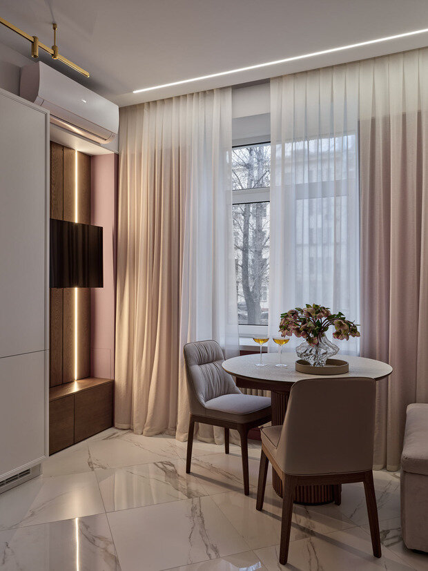 Фотография: Кухня и столовая в стиле Современный, Квартира, Проект дня, Москва, Сталинка, 3 комнаты, Более 90 метров, Анастасия Уфимцева – фото на INMYROOM