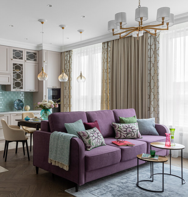 Фото из портфолио Уютная семейная двушка 63 м² с цветной мебелью – фотографии дизайна интерьеров на INMYROOM