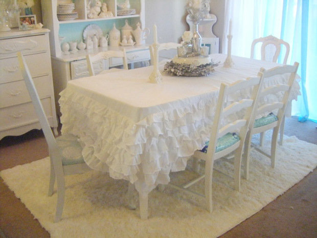 Фотография: Кухня и столовая в стиле Прованс и Кантри, Классический, Современный, Декор интерьера, Текстиль, Подушки, Шторы – фото на INMYROOM