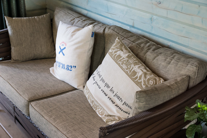 Фотография: Мебель и свет в стиле Прованс и Кантри, Современный, Декор интерьера, Дачный ответ, Веранда – фото на INMYROOM Фотография: Мебель и свет в стиле Прованс и Кантри, Современный, Декор интерьера, Дачный ответ, Веранда – фото на INMYROOM