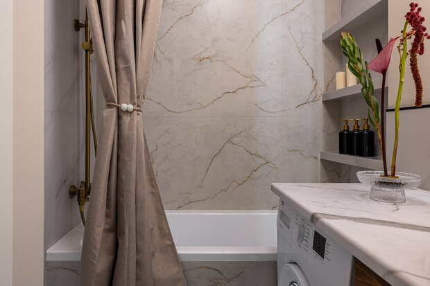 Фотография: Ванная в стиле Современный, Квартира, Проект дня, Москва, Кирпичный дом, 3 комнаты, 60-90 метров, Виктория Аз-Зари – фото на INMYROOM