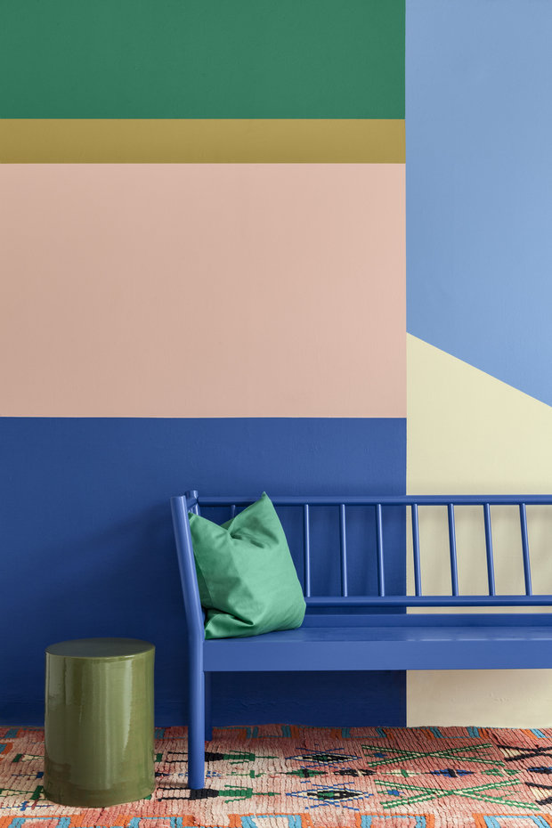 Фотография: Гостиная в стиле Минимализм, Декор интерьера, Цвет в интерьере, Советы, Tikkurila, Как выбрать цвет краски для стен, «Точка дизайна», FISHEYE ARCHITECTURE & DESIGN, Клод Картье, цвет 2019, Irina Hanhisalo, Susanna Björklund, Мириам Баррио, Note Design Studio, Nooks, Casa Colombo, Flamingo – фото на INMYROOM