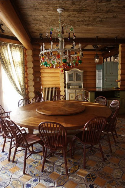 Фото из портфолио Деревянный дом 550 кв.м. в русском стиле – фотографии дизайна интерьеров на INMYROOM