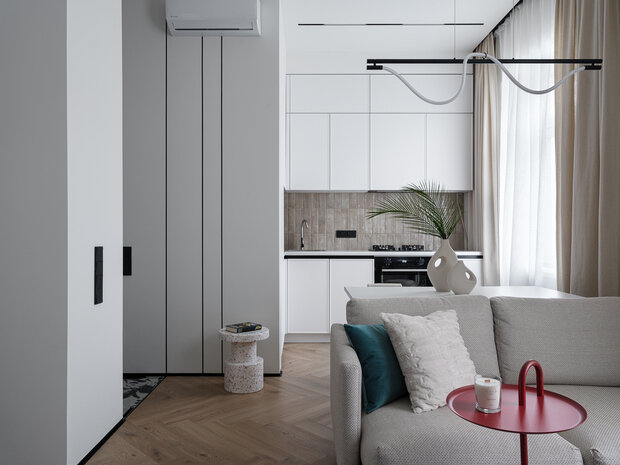 Фотография: Кухня и столовая в стиле Современный, Минимализм, Квартира, Проект дня, Москва, Сталинка, 1 комната, до 40 метров, Nisha Buro – фото на INMYROOM