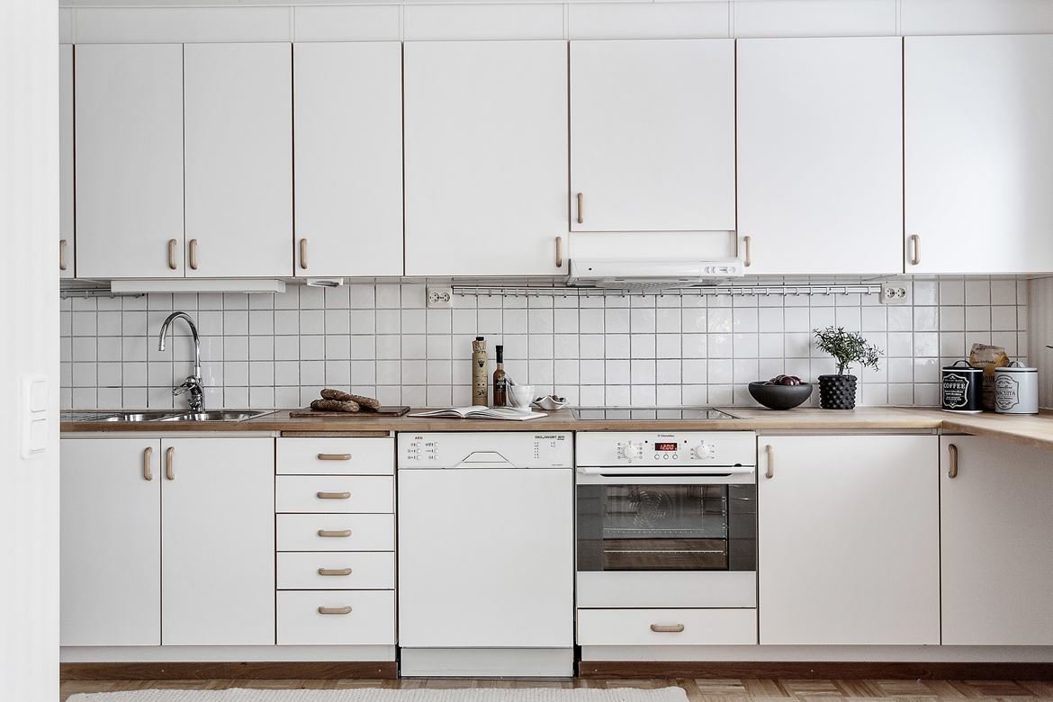 Фотография: Кухня и столовая в стиле Современный, Гостиная, Декор интерьера, Дом, Швеция, Стокгольм, как создать уютную атмосферу, 4 и больше, Более 90 метров, гостеприимный интерьер – фото на INMYROOM