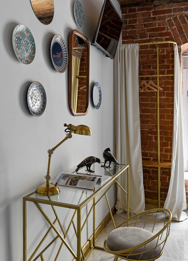 Фотография: Спальня в стиле Лофт, Эклектика, Декор интерьера, Отель, Москва, Кирпичный дом, Наталья Высоцкая, Ольга Воинова – фото на INMYROOM