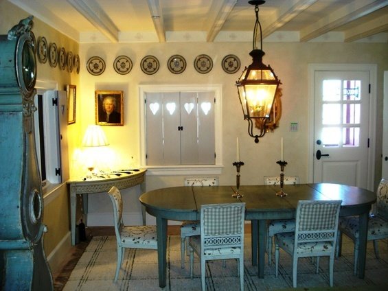 Фотография: Кухня и столовая в стиле Прованс и Кантри, Скандинавский, Эклектика, Декор интерьера, Швеция, Мебель и свет, Индустрия, Люди – фото на INMYROOM