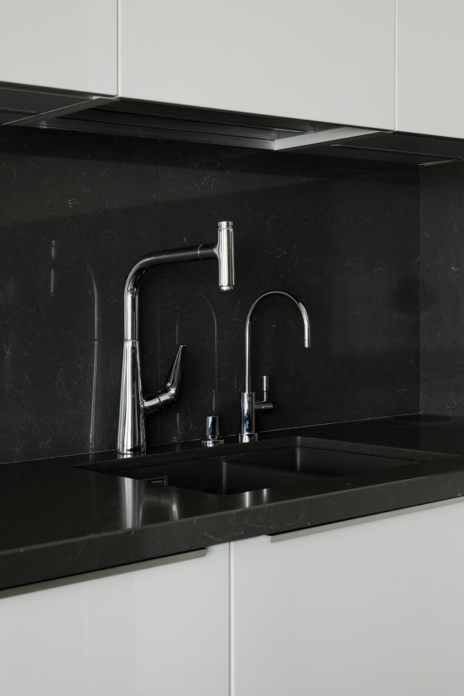 Фотография: Кухня и столовая в стиле Современный, Квартира, Проект недели, Москва, Евгения Матвеенко, FlatsDesign, Монолитный дом, 4 и больше, Более 90 метров – фото на INMYROOM Фотография: Кухня и столовая в стиле Современный, Квартира, Проект недели, Москва, Евгения Матвеенко, FlatsDesign, Монолитный дом, 4 и больше, Более 90 метров – фото на INMYROOM