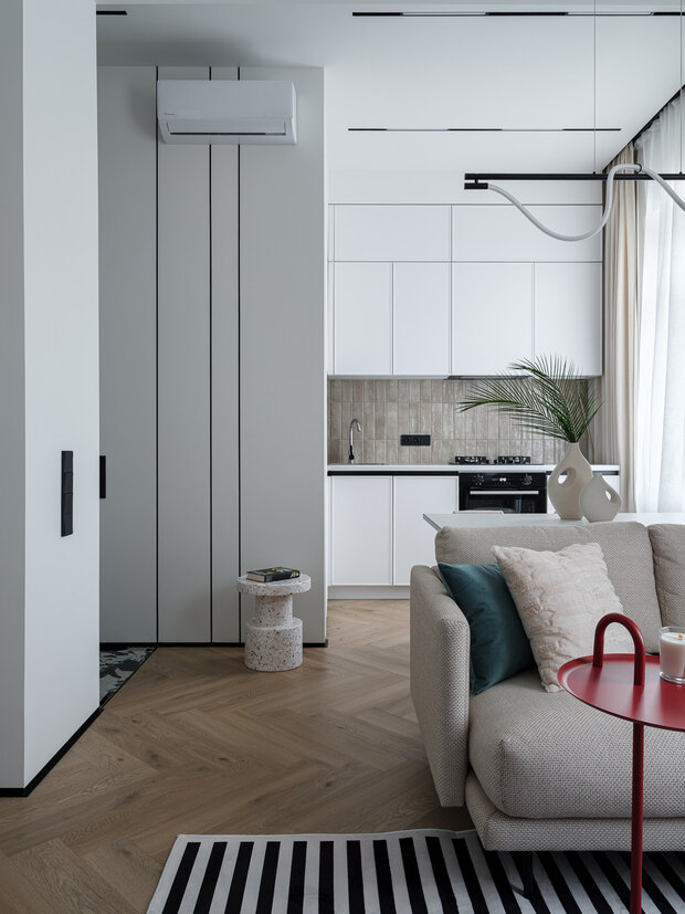 Фотография: Кухня и столовая в стиле Современный, Минимализм, Квартира, Проект дня, Москва, Сталинка, 1 комната, до 40 метров, Nisha Buro – фото на INMYROOM