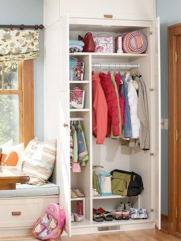 Фотография: Гардеробная в стиле Прованс и Кантри, Прихожая, Малогабаритная квартира, Квартира, Советы, Ремонт на практике, экономичный ремонт, бюджетный ремонт прихожей, ремонт коридора, недорогой ремонт коридора – фото на INMYROOM