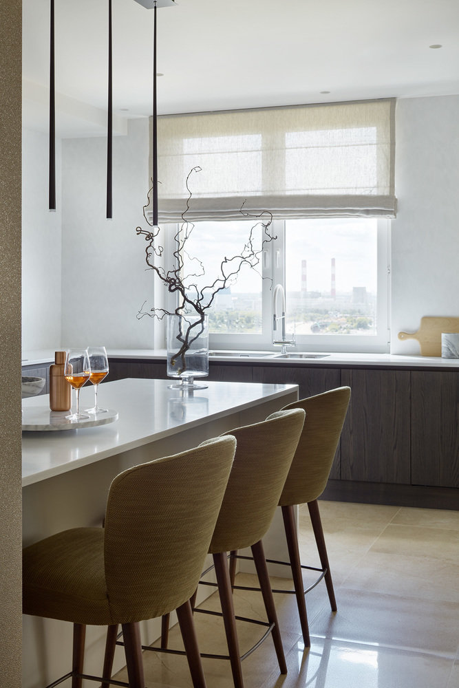 Фотография: Кухня и столовая в стиле Современный, Квартира, Проект недели, Москва, Ариана Ахмад, Татьяна Карякина, Монолитный дом, 3 комнаты, Более 90 метров, #эксклюзивныепроекты – фото на INMYROOM Фотография: Кухня и столовая в стиле Современный, Квартира, Проект недели, Москва, Ариана Ахмад, Татьяна Карякина, Монолитный дом, 3 комнаты, Более 90 метров, #эксклюзивныепроекты – фото на INMYROOM