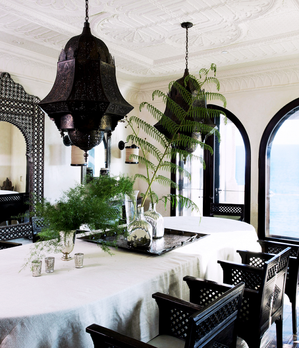 Фотография: Гостиная в стиле Восточный, Декор интерьера, Декор дома, Картины, Окна, Пол – фото на INMYROOM