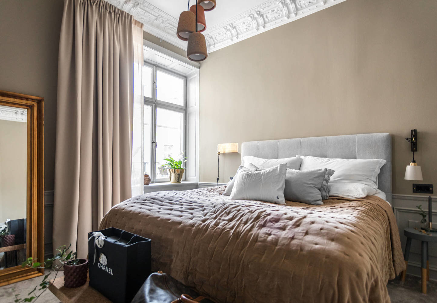 Фотография: Спальня в стиле Скандинавский, Классический, Декор интерьера, Швеция, Бежевый, Стокгольм, Серый, 3 комнаты, 60-90 метров – фото на INMYROOM