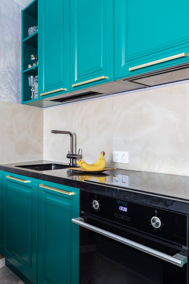 Фотография: Кухня и столовая в стиле Современный, Квартира, Проект недели, Санкт-Петербург, Монолитный дом, 4 и больше, Более 90 метров, Александра Сакмарова – фото на INMYROOM