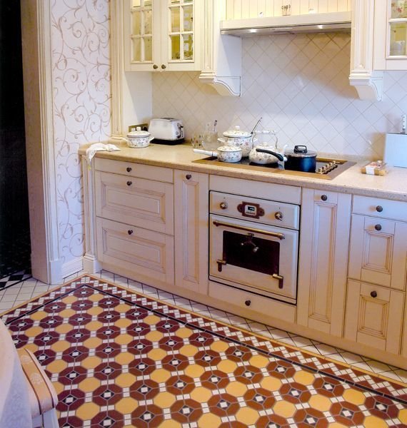 Фотография: Кухня и столовая в стиле Прованс и Кантри, Декор интерьера, Декор дома, Плитка, Ремонт на практике – фото на INMYROOM