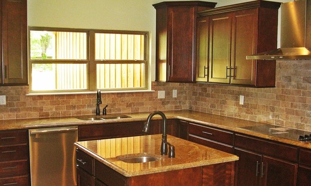 Фотография: Кухня и столовая в стиле Прованс и Кантри, Классический, Современный, Интерьер комнат, Тема месяца – фото на INMYROOM