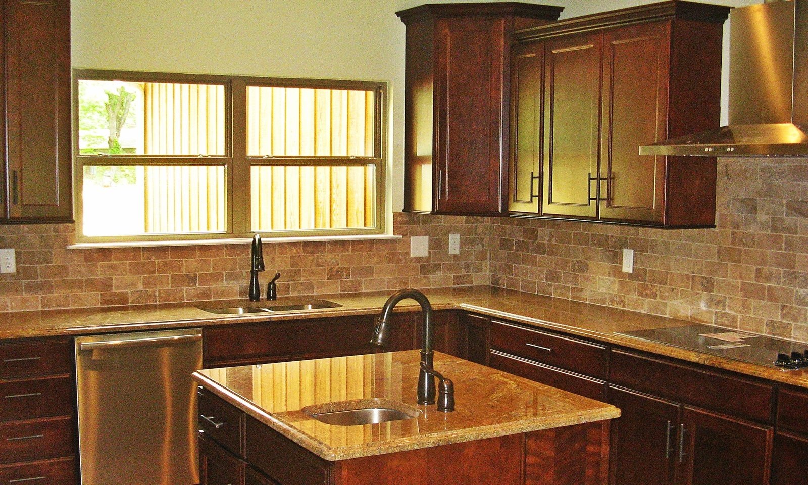 Фотография: Кухня и столовая в стиле Прованс и Кантри, Классический, Современный, Интерьер комнат, Тема месяца – фото на INMYROOM