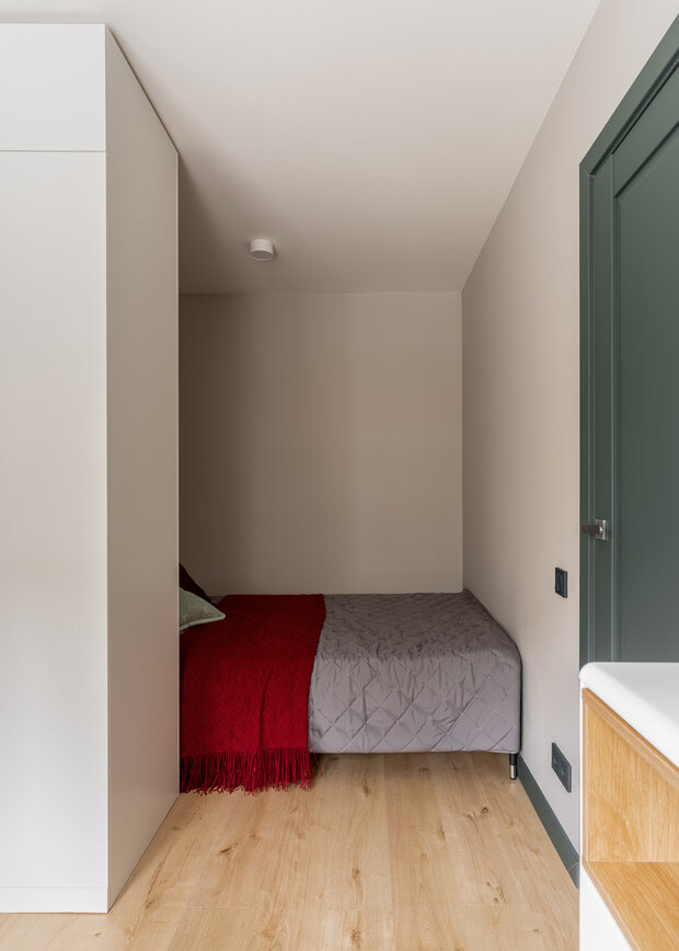 Фотография: Спальня в стиле Современный, Малогабаритная квартира, Квартира, Проект дня, Москва, Хрущевка, 1 комната, до 40 метров, скандинавский с элементами минимализма, Лидия Непреенко – фото на INMYROOM