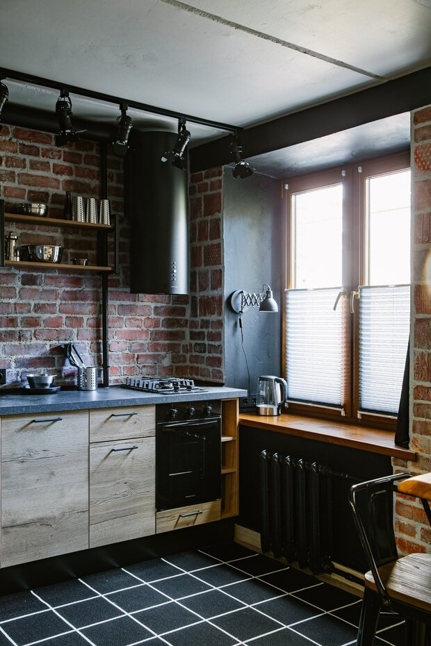 Фотография: Кухня и столовая в стиле Лофт, Малогабаритная квартира, Квартира, Проект недели, Москва, Кирпичный дом, 2 комнаты, 40-60 метров, Павел Фотеев – фото на INMYROOM
