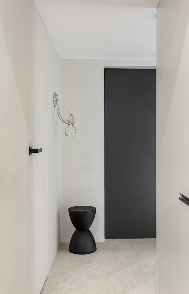 Фотография: Прихожая в стиле Современный, Малогабаритная квартира, Квартира, Студия, Проект дня, Москва, Кирпичный дом, до 40 метров, современный с элементами классики и минимализмом, Варвара Головко – фото на INMYROOM