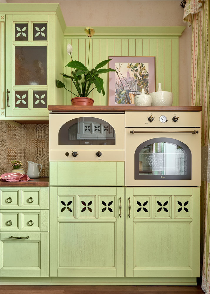 Фотография: Кухня и столовая в стиле Прованс и Кантри, Квартира, Проект дня, Красногорск, 3 комнаты, 60-90 метров, Более 90 метров, Евгения Ивлиева – фото на INMYROOM Фотография: Кухня и столовая в стиле Прованс и Кантри, Квартира, Проект дня, Красногорск, 3 комнаты, 60-90 метров, Более 90 метров, Евгения Ивлиева – фото на INMYROOM