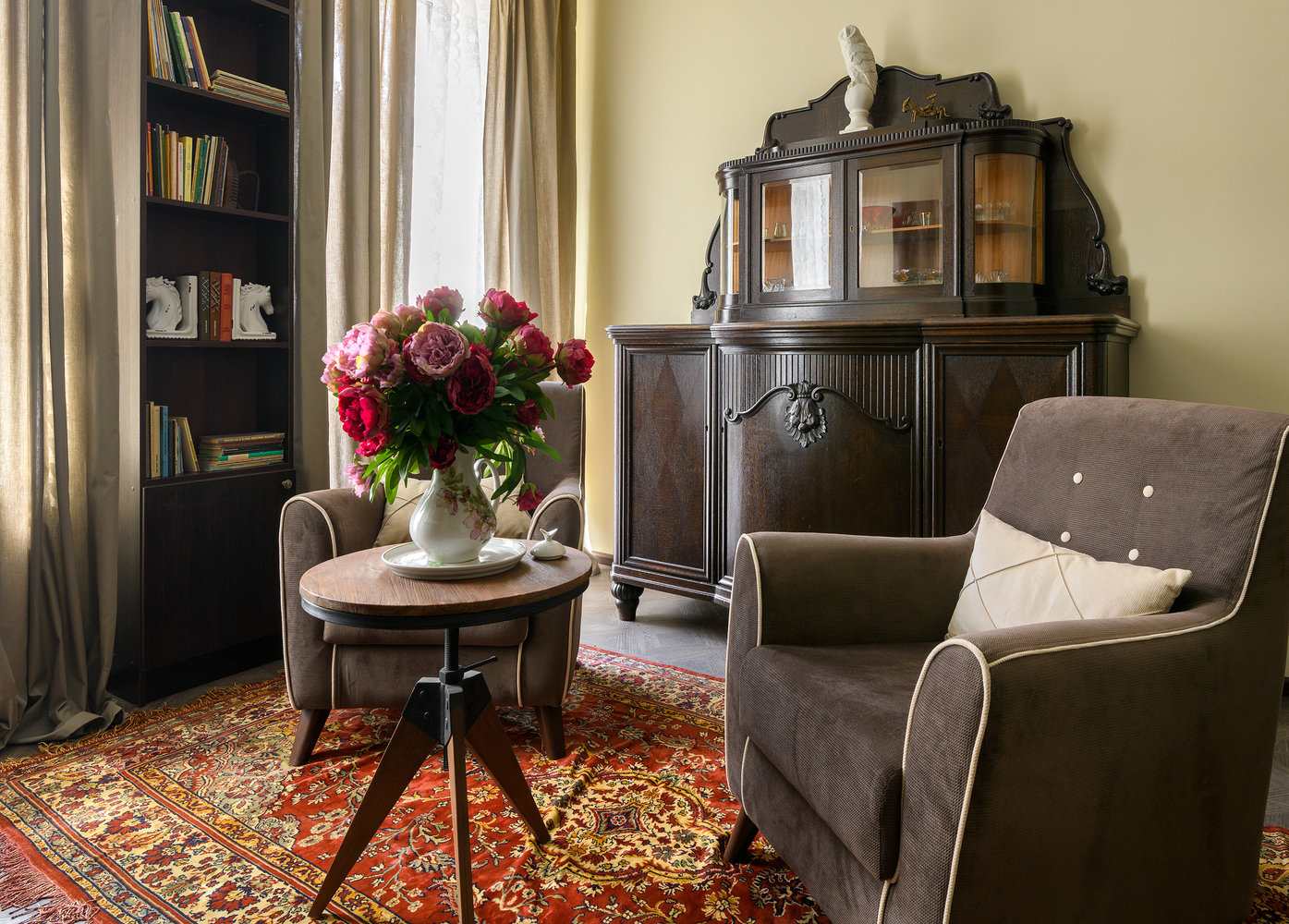 Фотография: Гостиная в стиле Эклектика, Квартира, Проект недели, Санкт-Петербург, 2 комнаты, 60-90 метров, Ирина Халезова – фото на INMYROOM Фотография: Гостиная в стиле Эклектика, Квартира, Проект недели, Санкт-Петербург, 2 комнаты, 60-90 метров, Ирина Халезова – фото на INMYROOM