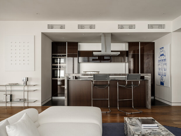 Фотография: Кухня и столовая в стиле Современный, Минимализм, Квартира, Проект дня, Москва, 3 комнаты, Более 90 метров, минимализм с элементами современного дизайна, Юлия Данилова-Нитусова – фото на INMYROOM