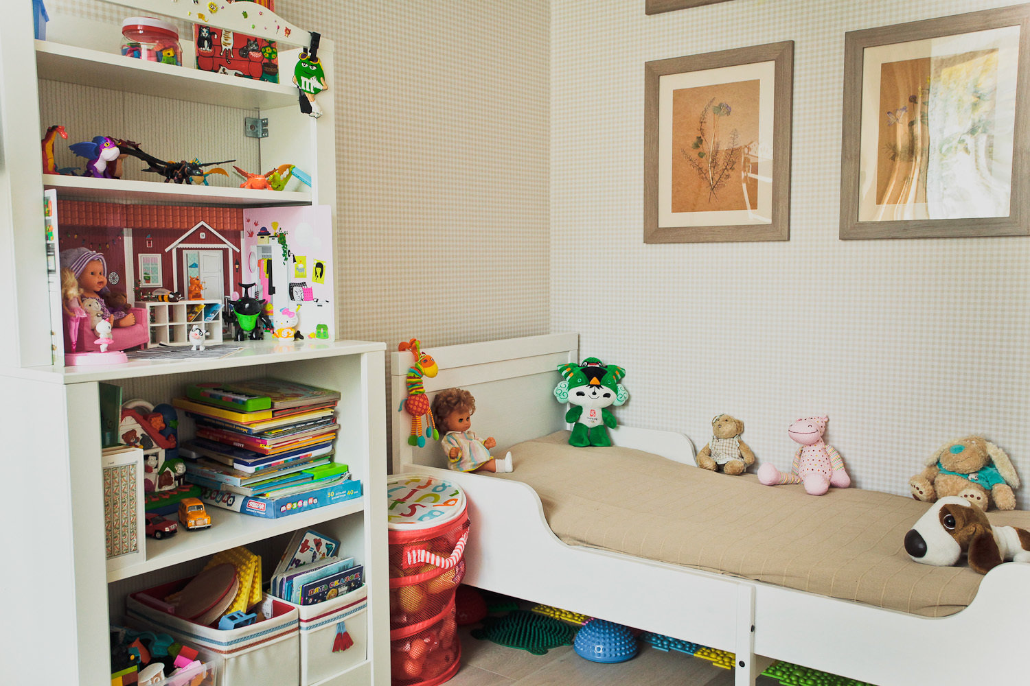 Фотография: Спальня в стиле Скандинавский, Квартира, Дома и квартиры, IKEA – фото на INMYROOM Фотография: Спальня в стиле Скандинавский, Квартира, Дома и квартиры, IKEA – фото на INMYROOM