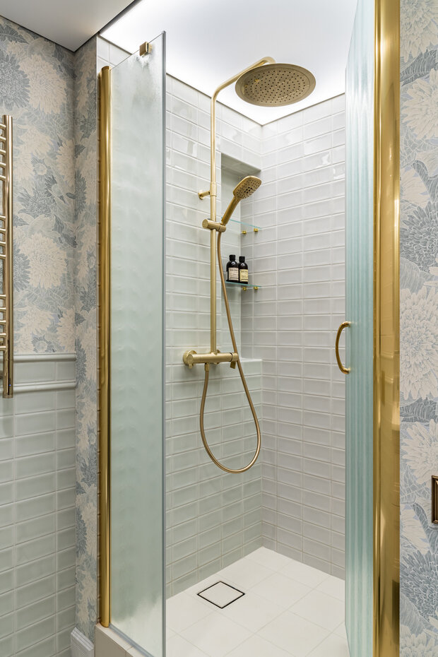 Фотография: Ванная в стиле Классический, Современный, Квартира, Проект дня, Москва, Тишинка, Кирпичный дом, 2 комнаты, 60-90 метров, Анастасия Козловская – фото на INMYROOM