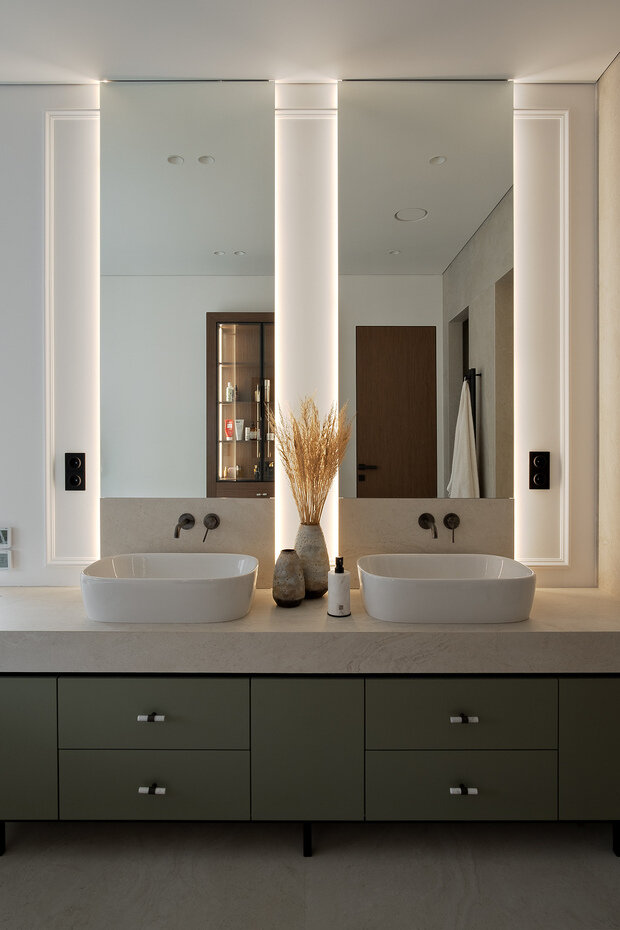 Фотография: Ванная в стиле Современный, Минимализм, Дом, Проект дня, Дом и дача, Московская область, 4 и больше, Более 90 метров, Барвиха, современный с элементами классики и роскоши – фото на INMYROOM