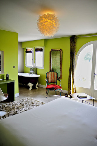 Фотография: Спальня в стиле Прованс и Кантри, Франция, Дома и квартиры, Городские места, Отель – фото на INMYROOM