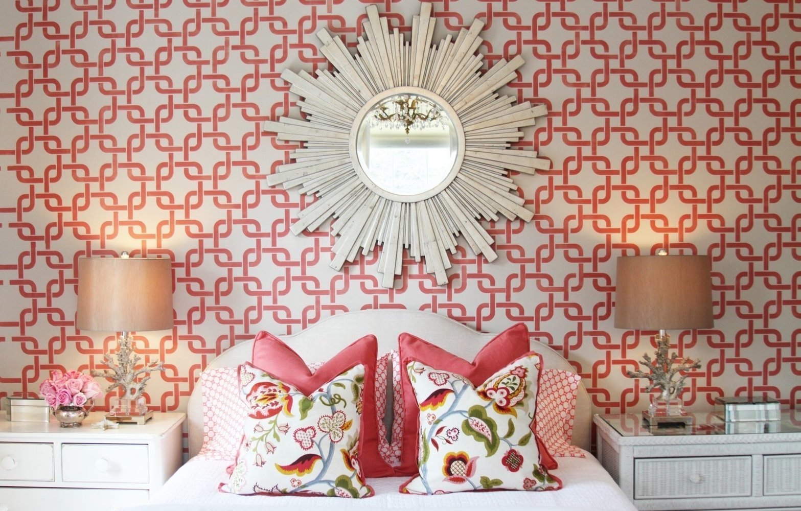 Фотография: Спальня в стиле Прованс и Кантри, Декор интерьера, Зеркала, декор зеркалами – фото на INMYROOM Фотография: Спальня в стиле Прованс и Кантри, Декор интерьера, Зеркала, декор зеркалами – фото на INMYROOM