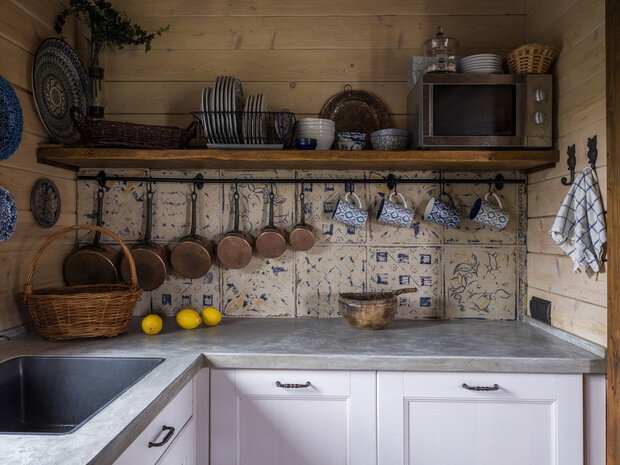 Фотография: Кухня и столовая в стиле Прованс и Кантри, Дом, Интерьер комнат, Интерьерный стиль, Дизайн интерьера, Переделка, Дача, идеи для загородного участка, как построить загородный дом, как декорировать дачный дом, дизайн интерьера загородного дома, как оформить дачный дом, как оформить маленький дом, маленький загородный дом, Наталья Сорокина, загородный дом, Дача летом, маленький дом, дизайн загородного дома, дача дизайн, дизайн дачи, дачный домик – фото на INMYROOM