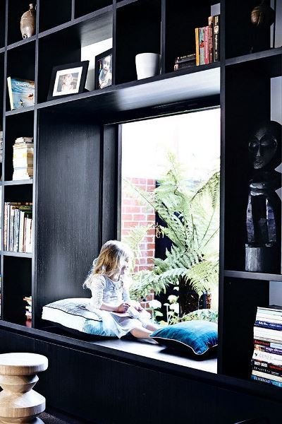 Фотография: в стиле , Декор интерьера, Декор, Домашняя библиотека, как разместить книги в интерьере, книги в интерьере – фото на INMYROOM