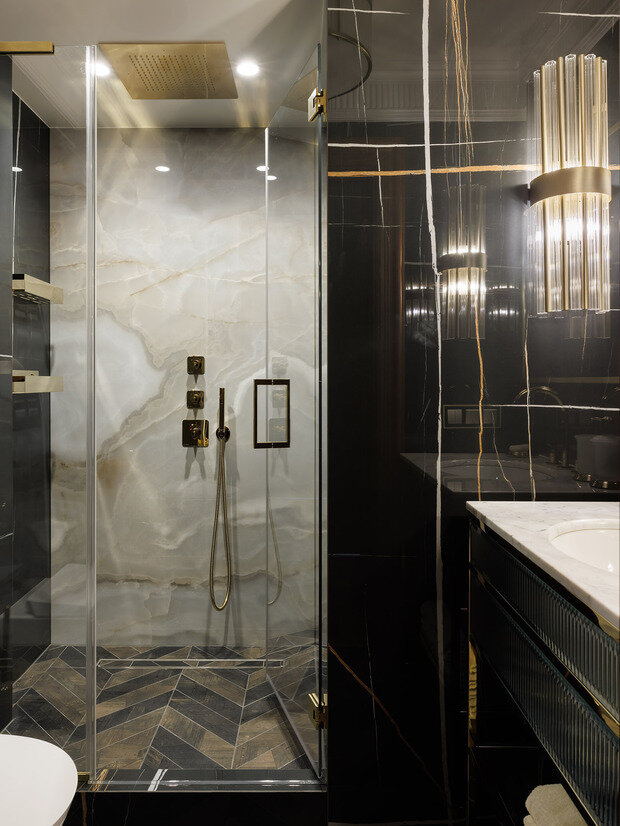 Фотография: Ванная в стиле Классический, Современный, Эклектика, Квартира, Проект дня, Санкт-Петербург, Кирпичный дом, 4 и больше, Более 90 метров, Эксклюзивные проекты, современный с элементами классики и роскоши, Елена Куртина, Жанна Тульнова – фото на INMYROOM