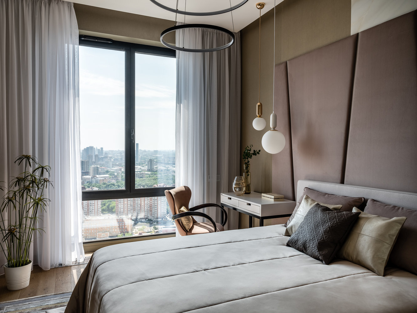 Фотография: Спальня в стиле Современный, Квартира, Проект дня, Москва, 2 комнаты, 60-90 метров, Елена Карасаева – фото на INMYROOM Фотография: Спальня в стиле Современный, Квартира, Проект дня, Москва, 2 комнаты, 60-90 метров, Елена Карасаева – фото на INMYROOM